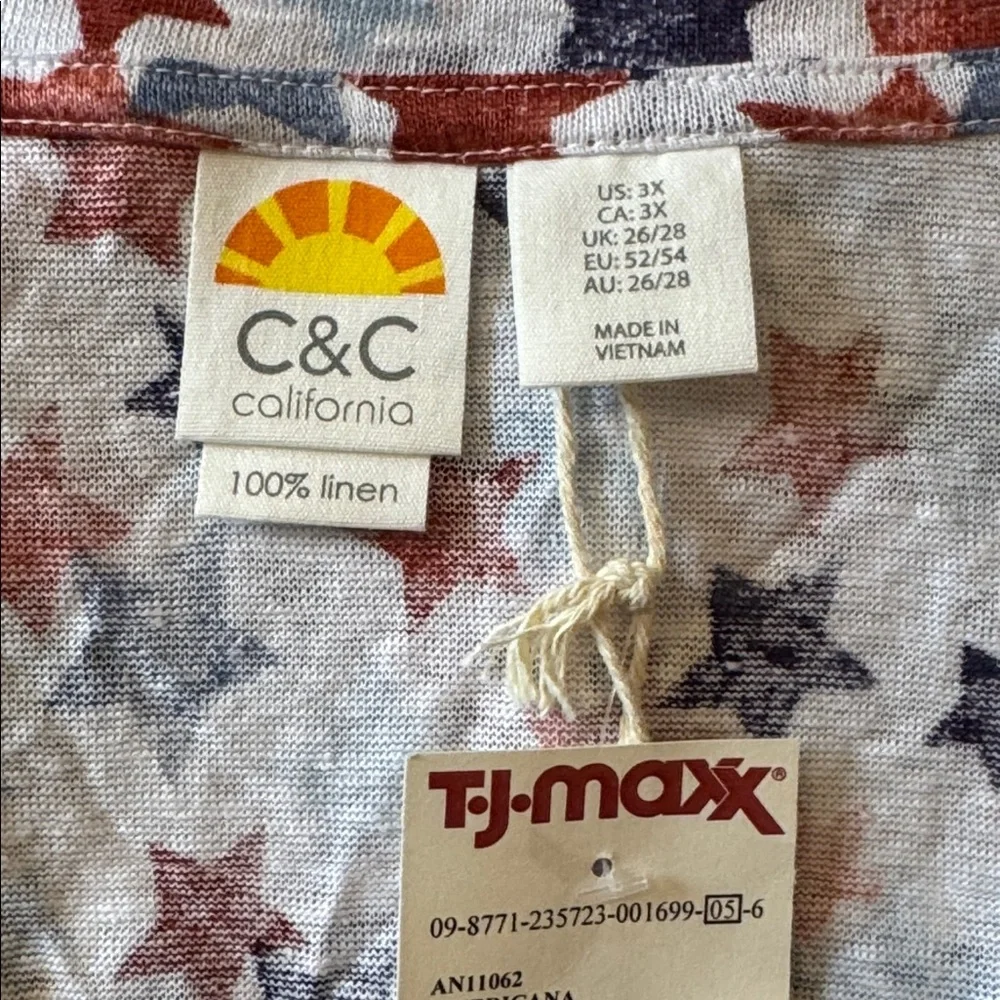 C&C Star Patterned V-Neck Top - Picture 3 of 3